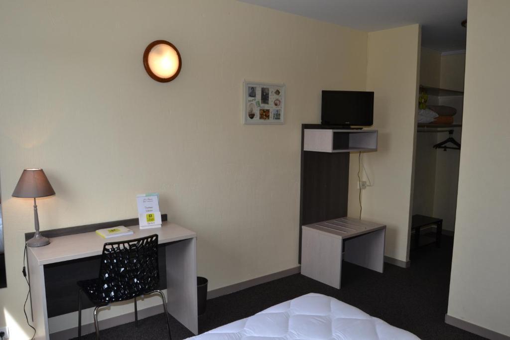 Logis Les Parcs Hotel Talmont-Saint-Hilaire Room photo