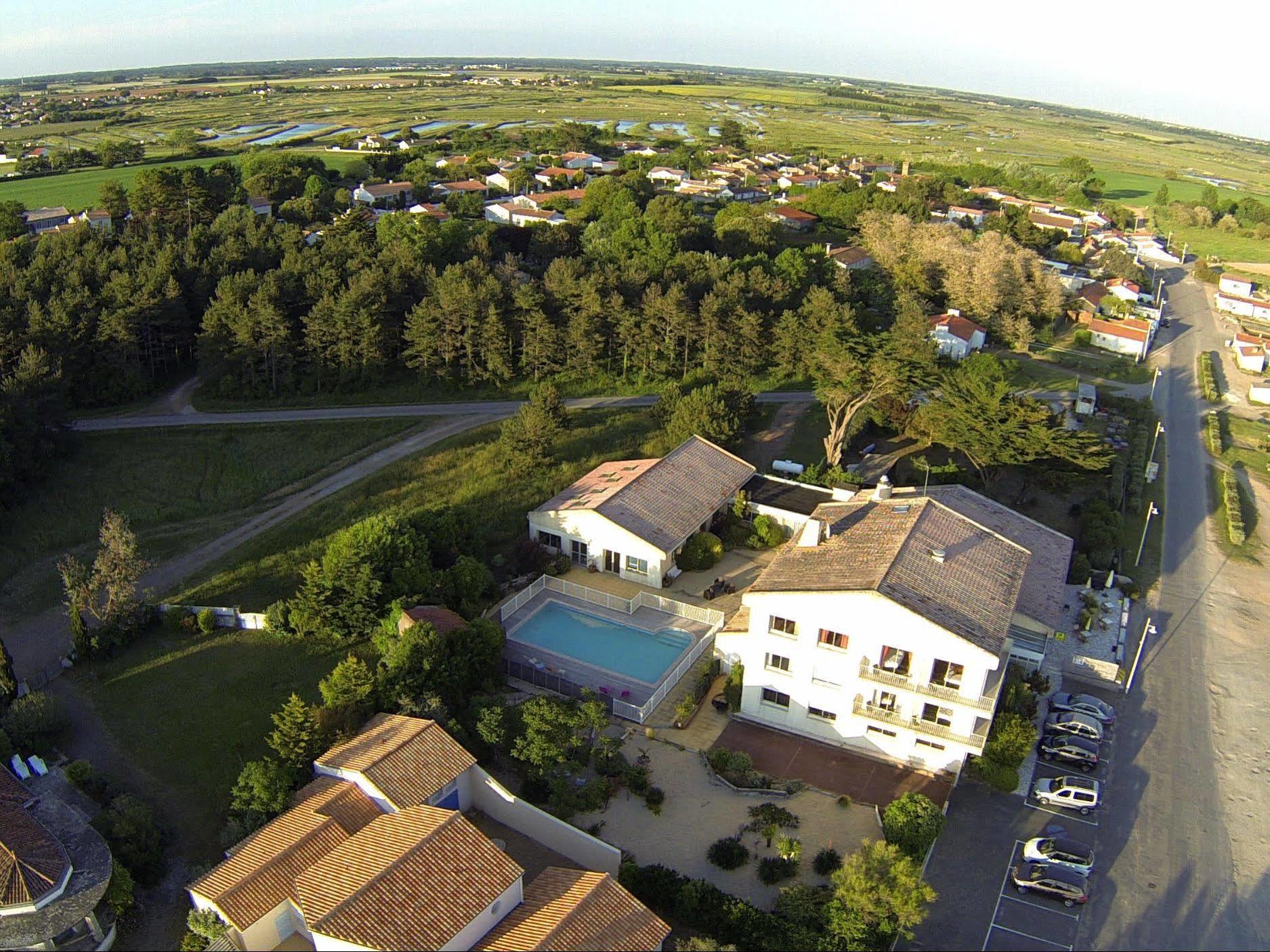 Logis Les Parcs Hotel Talmont-Saint-Hilaire Exterior photo